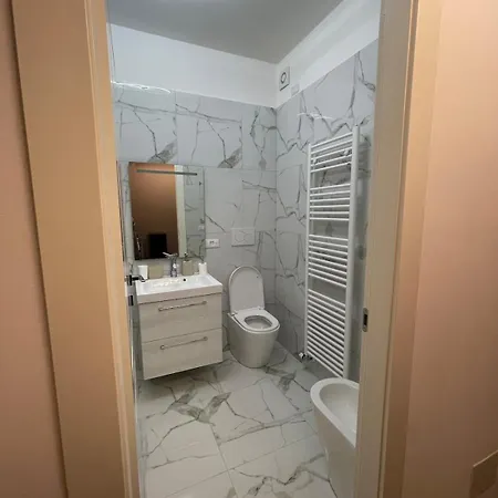 Center House Free Parking, Minimetro Entrance