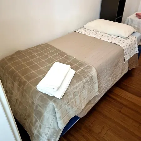 Center House Free Parking, Minimetro Entrance