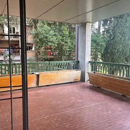 Center House Free Parking, Minimetro Entrance Apartman